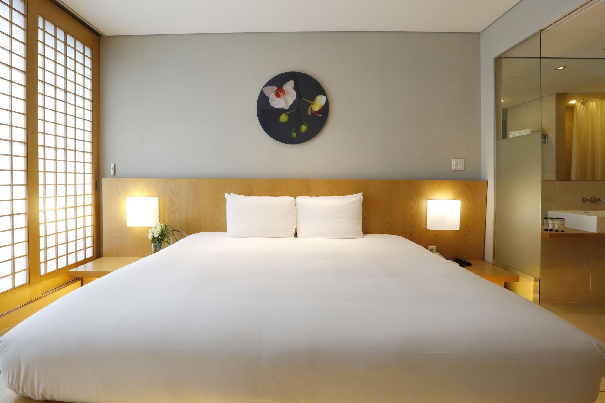 Grand Mercure Ambassador