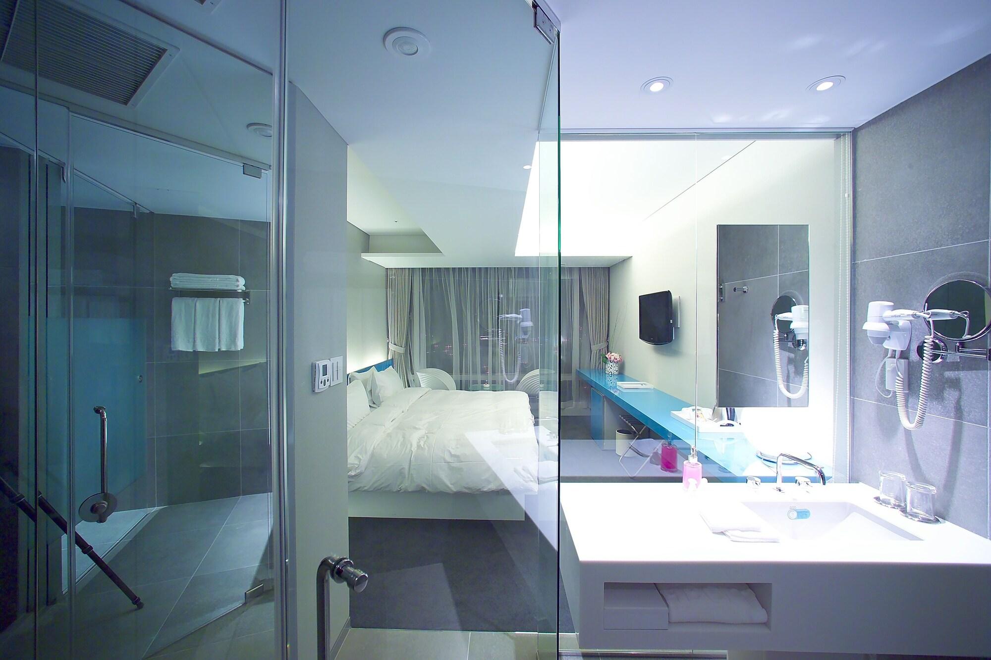 Grand Mercure Ambassador Hotel