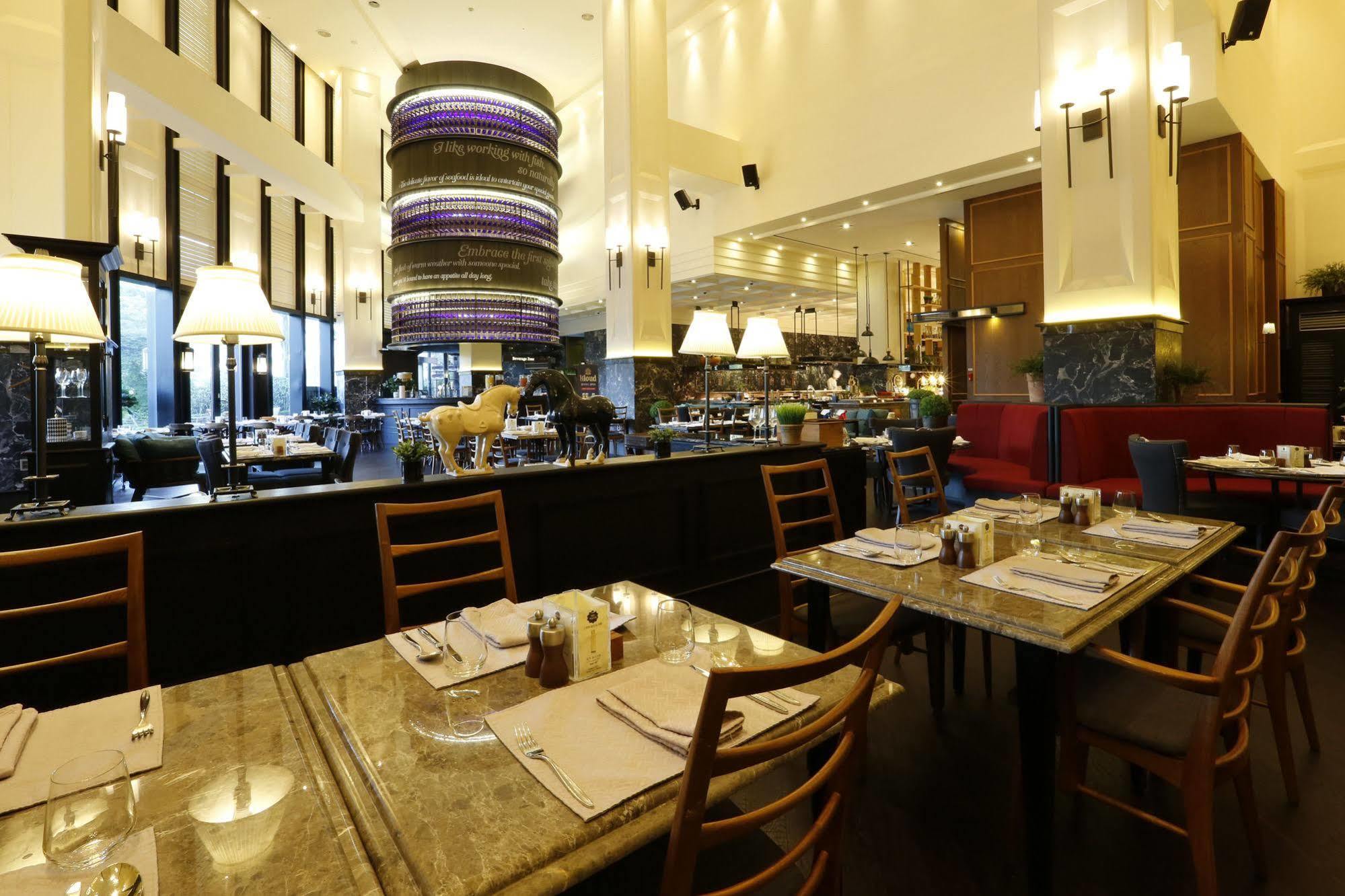 Hotel Grand Mercure Ambassador